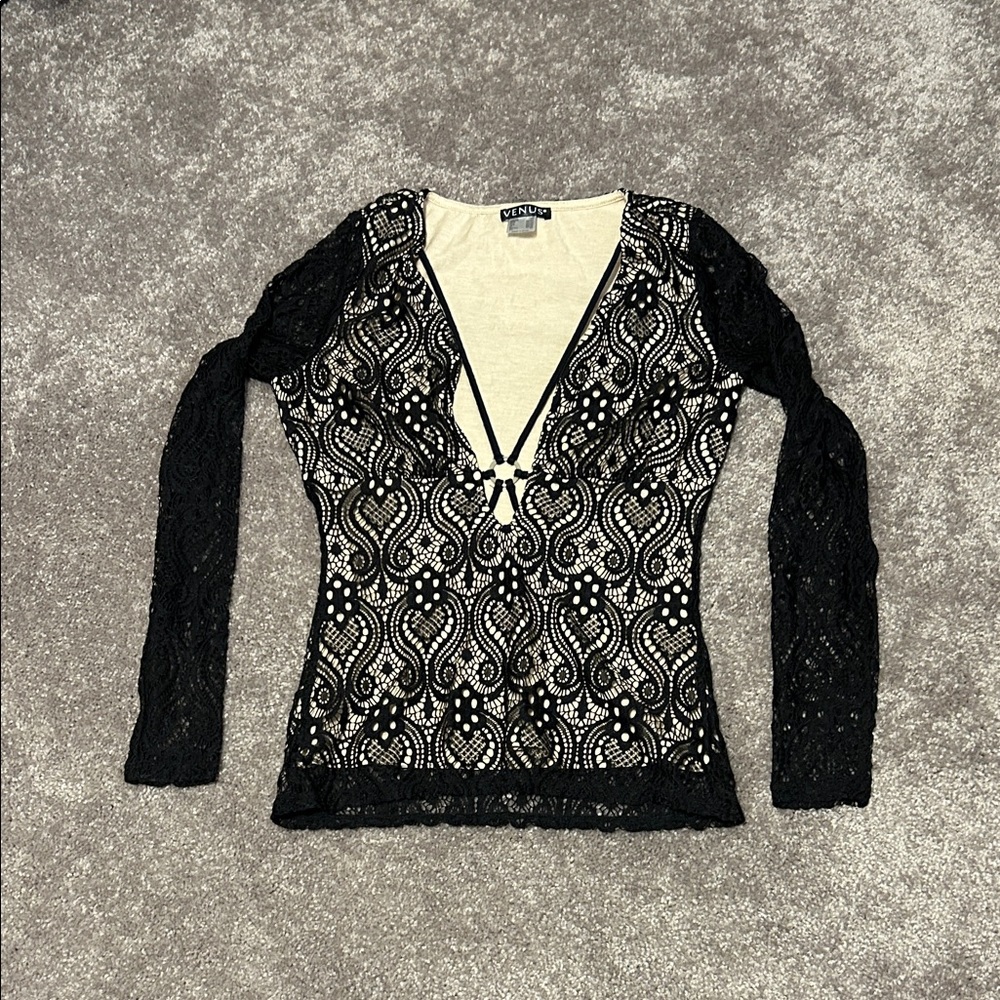 VENUS Black and Cream Lace V-Neck Blouse